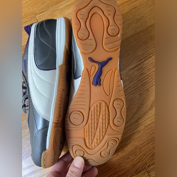 Puma Women’s Size 9 indoor soccer cleats - Picture 2 of 4